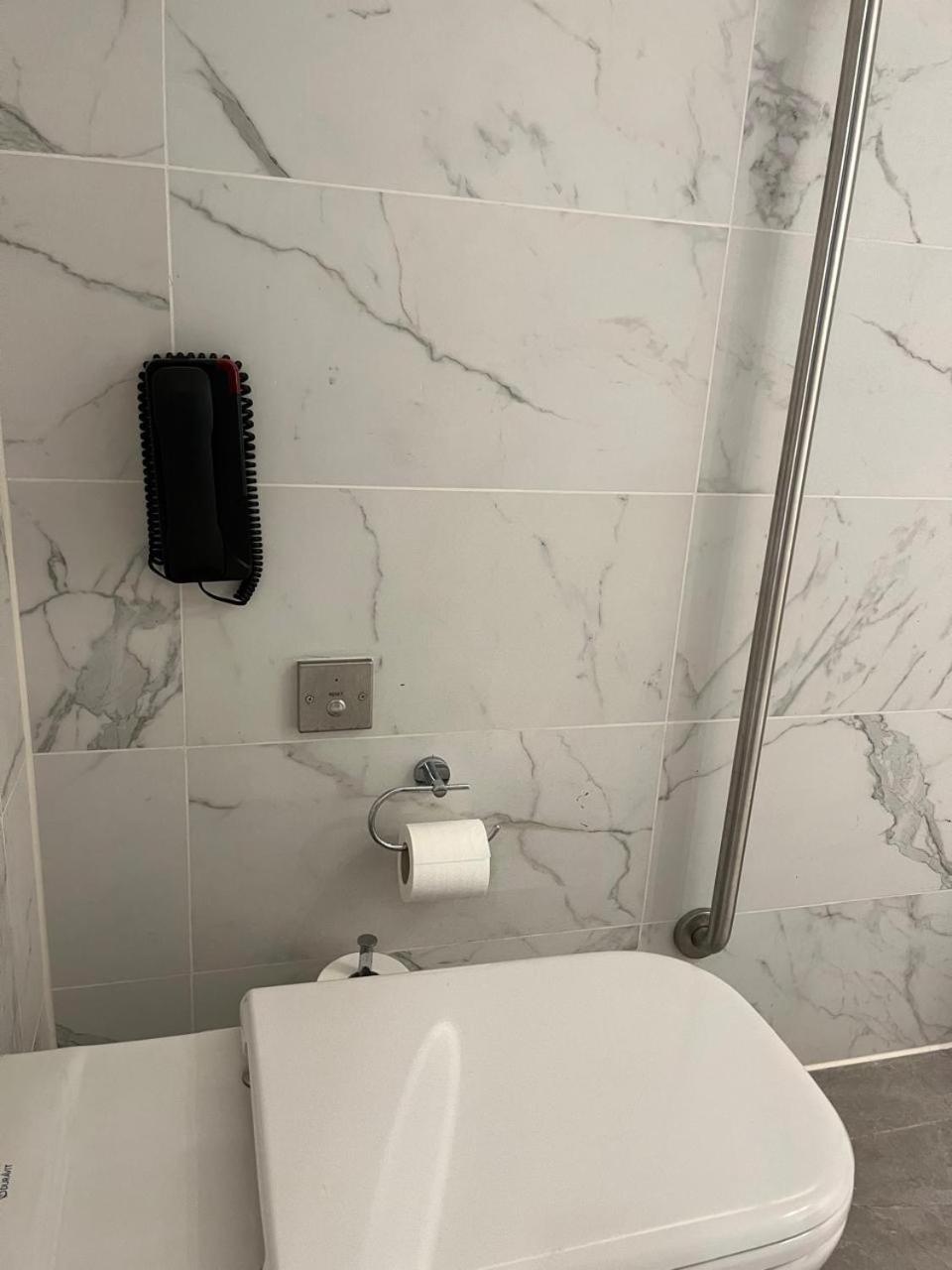 Crowne Plaza - West Cairo Arkan By Ihg 6th of October City Exterior foto A toilet brush holder